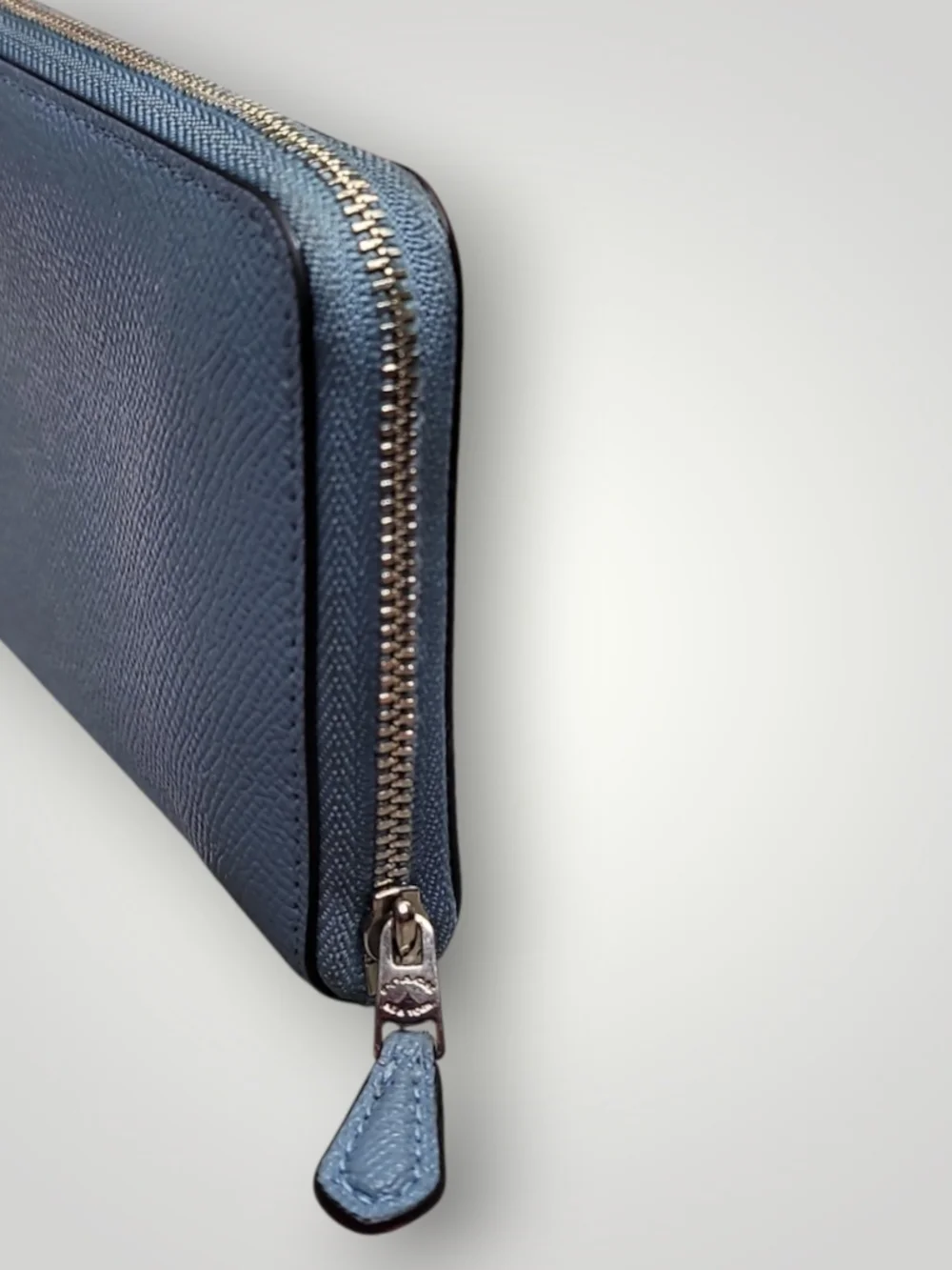 Coach Blue Medium ID Zip Wallet In Good Condition